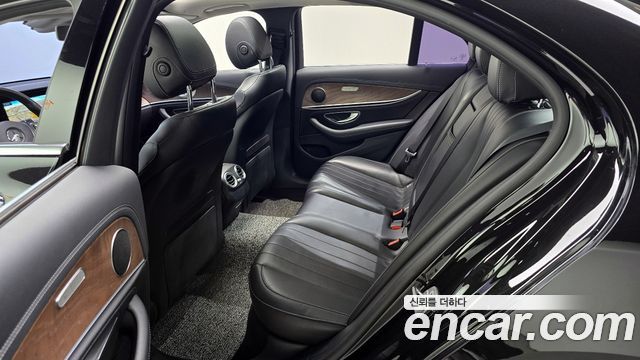 Mercedes-Benz E-Class E300 4MATIC Exclusive