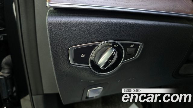 Mercedes-Benz E-Class E300 4MATIC Exclusive
