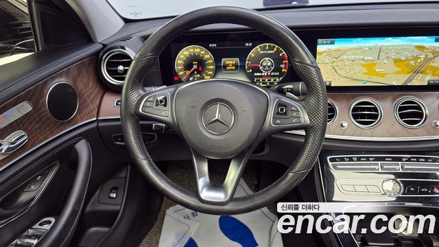 Mercedes-Benz E-Class E300 4MATIC Exclusive