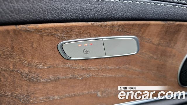 Mercedes-Benz E-Class E300 4MATIC Exclusive