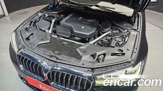 BMW 5-Series 520i Luxury