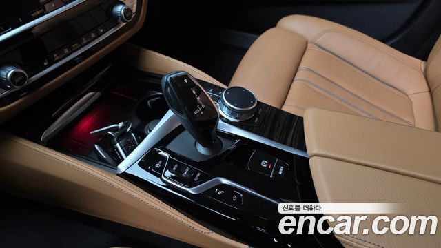 BMW 5-Series 520i Luxury