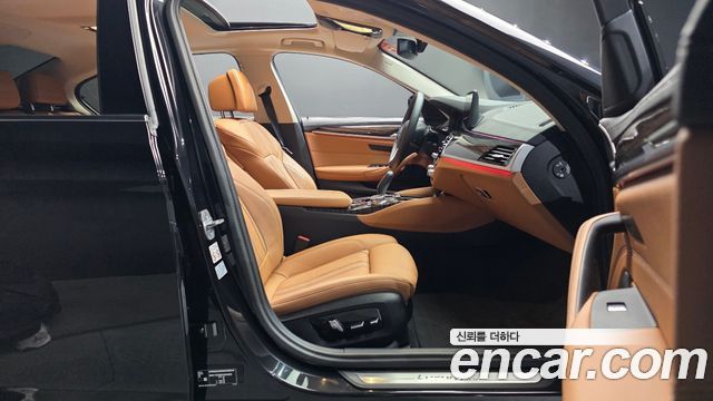BMW 5-Series 520i Luxury