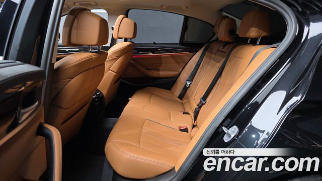 BMW 5-Series 520i Luxury