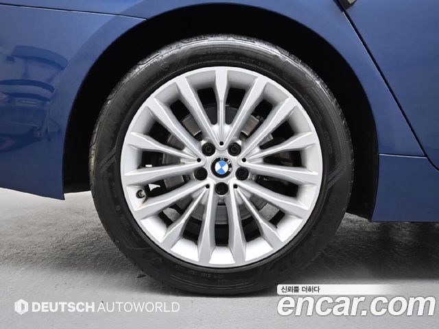 BMW 5-Series 530i xDrive Luxury