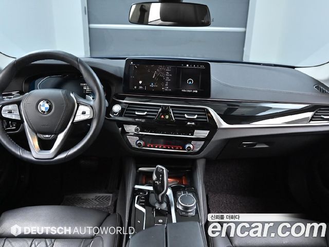 BMW 5-Series 530i xDrive Luxury