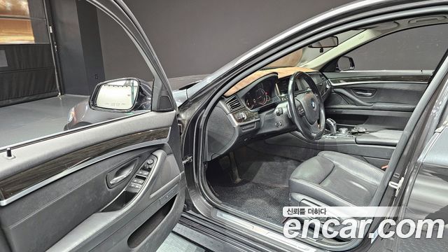 BMW 5-Series 528i Luxury Plus