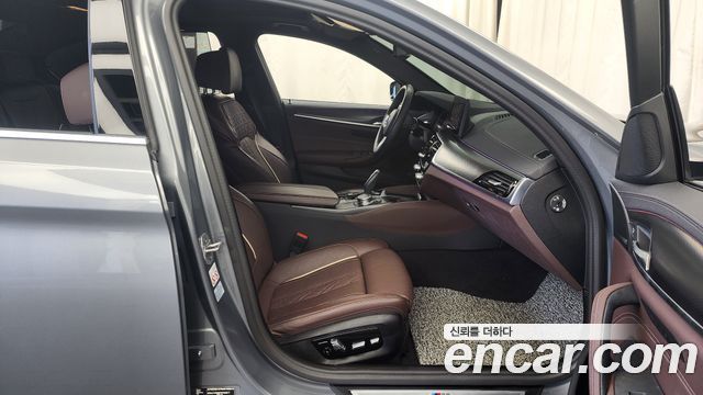 BMW 5-Series 523d xDrive M Sport