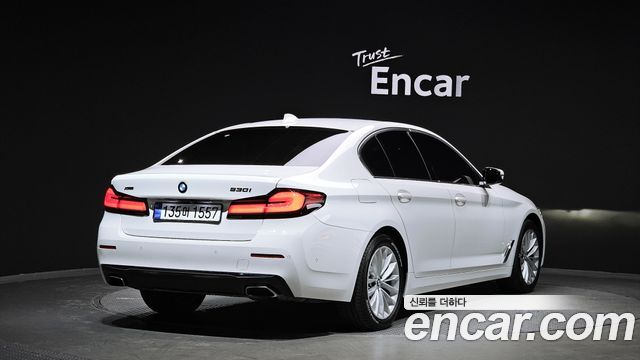 BMW 5-Series 530i xDrive Luxury