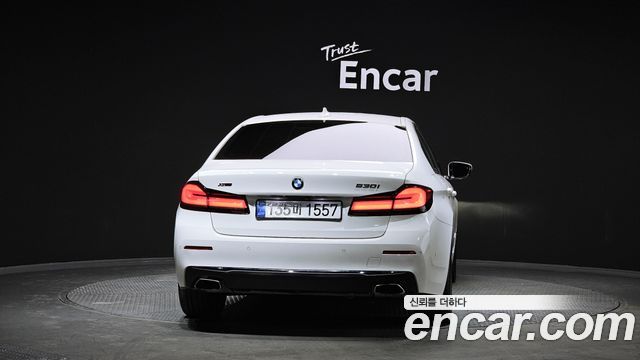 BMW 5-Series 530i xDrive Luxury