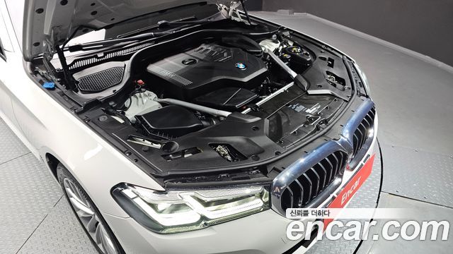 BMW 5-Series 530i xDrive Luxury