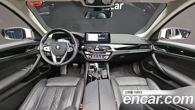 BMW 5-Series 530i xDrive Luxury