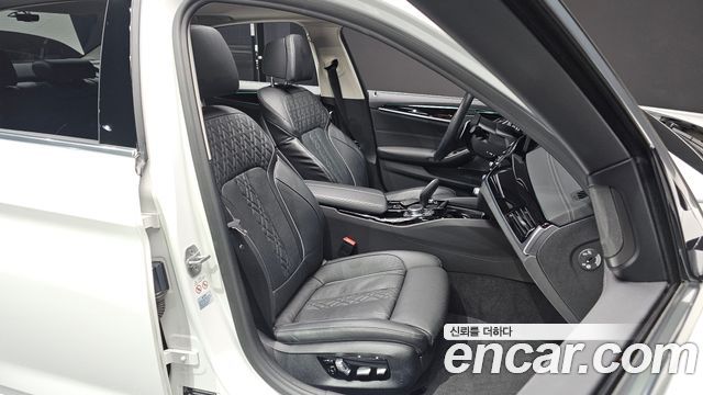 BMW 5-Series 530i xDrive Luxury
