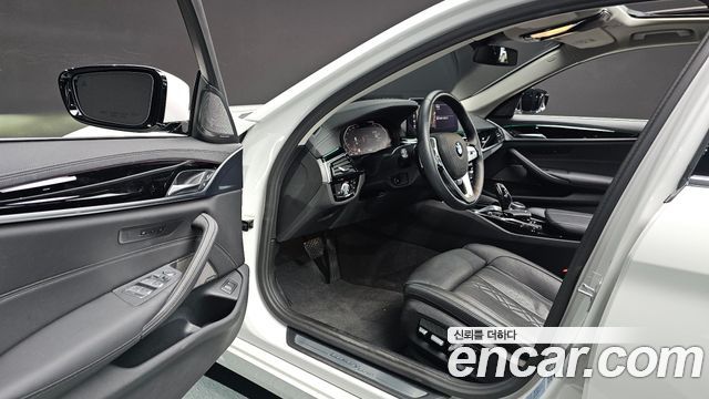 BMW 5-Series 530i xDrive Luxury