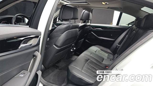 BMW 5-Series 530i xDrive Luxury