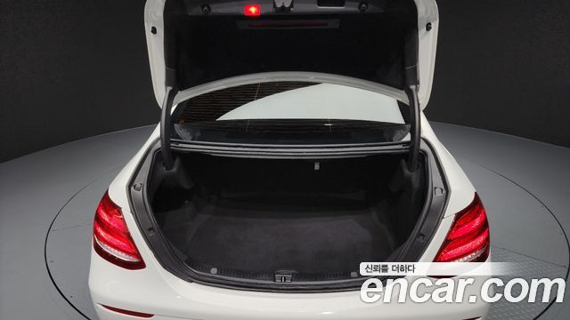 Mercedes-Benz E-Class E300 Avantgarde