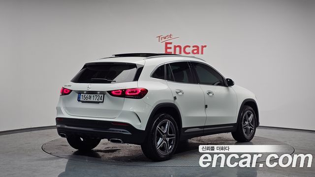 Mercedes-Benz GLA-Class GLA250 4MATIC