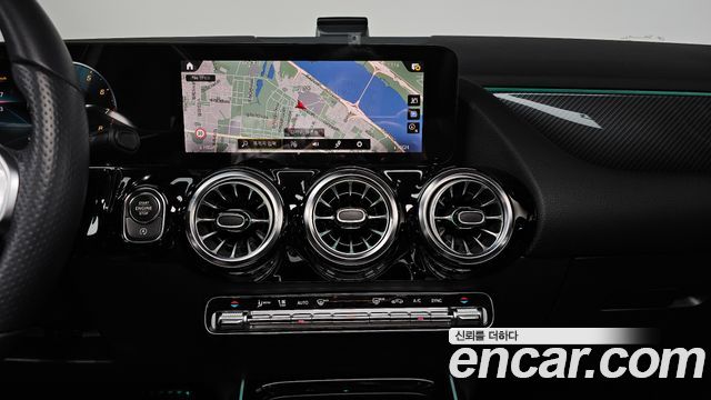 Mercedes-Benz GLA-Class GLA250 4MATIC