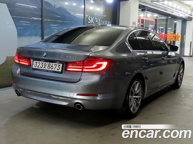 BMW 5-Series 520i Luxury