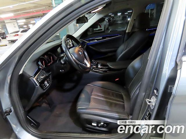BMW 5-Series 520i Luxury