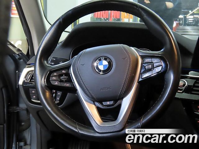 BMW 5-Series 520i Luxury