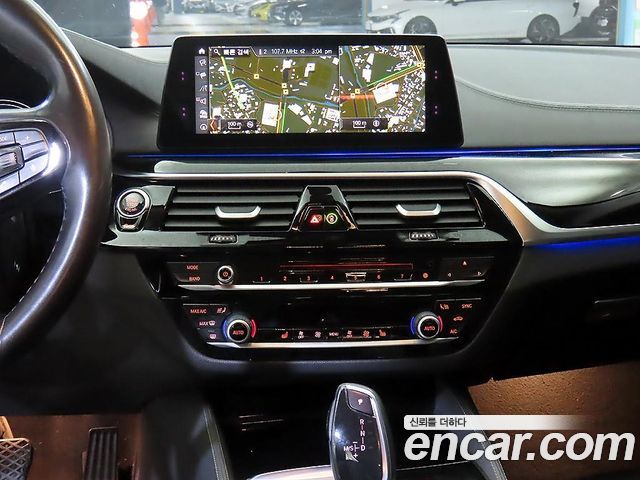 BMW 5-Series 520i Luxury