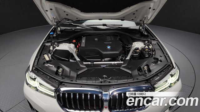 BMW 5-Series 520i Luxury