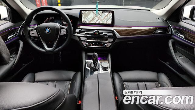 BMW 5-Series 520i Luxury