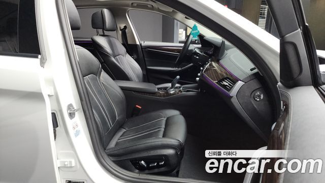 BMW 5-Series 520i Luxury
