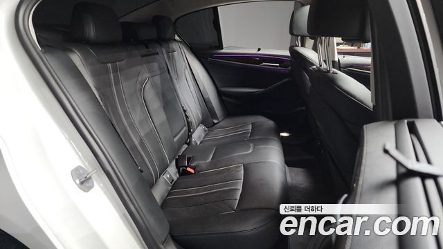 BMW 5-Series 520i Luxury