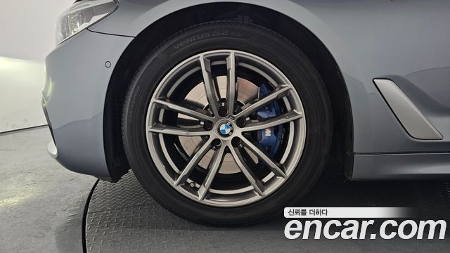 BMW 5-Series 530i M Sport Package Plus