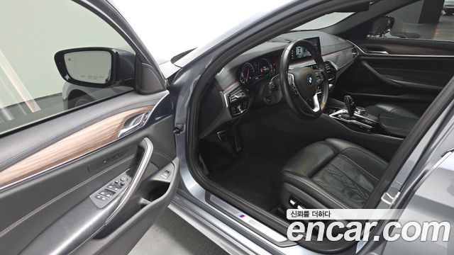 BMW 5-Series 530i M Sport Package Plus