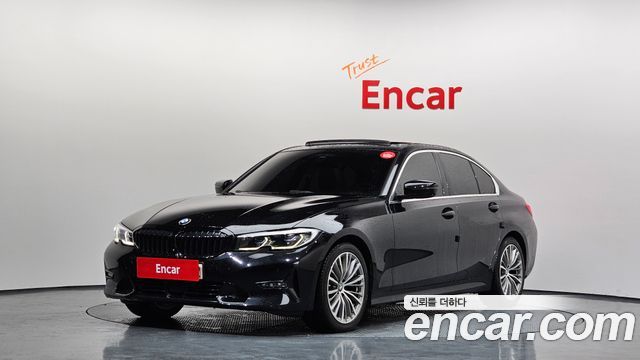 BMW 3-Series 320i Luxury
