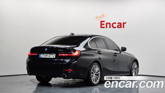 BMW 3-Series 320i Luxury