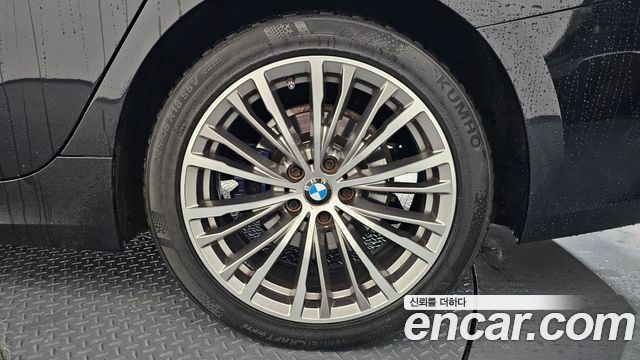 BMW 3-Series 320i Luxury