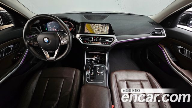 BMW 3-Series 320i Luxury