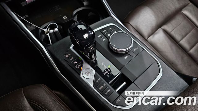 BMW 3-Series 320i Luxury