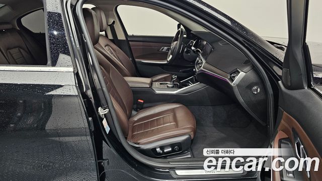 BMW 3-Series 320i Luxury