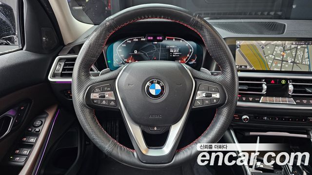 BMW 3-Series 320i Luxury