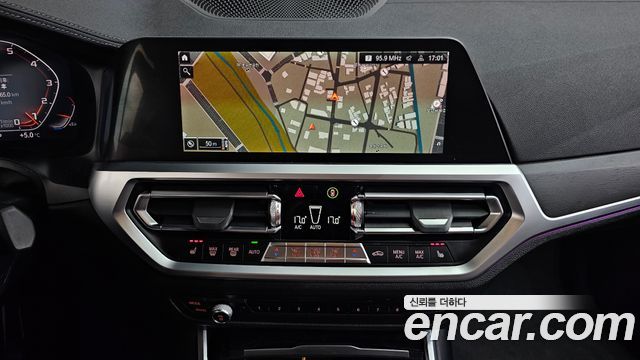 BMW 3-Series 320i Luxury