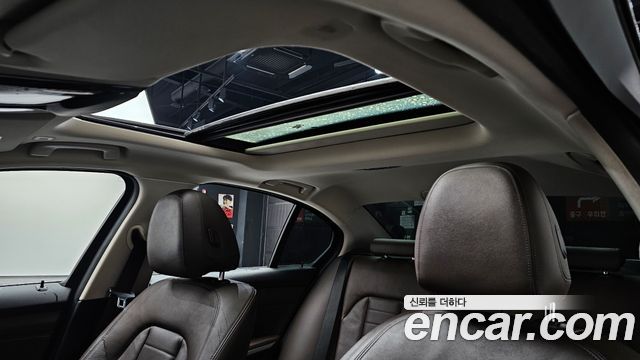 BMW 3-Series 320i Luxury