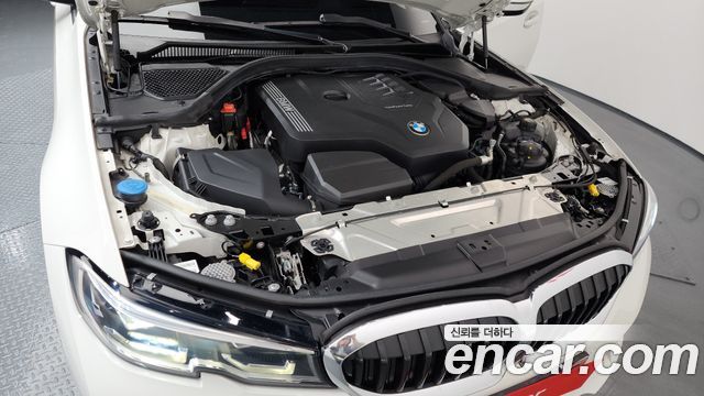 BMW 3-Series 320i