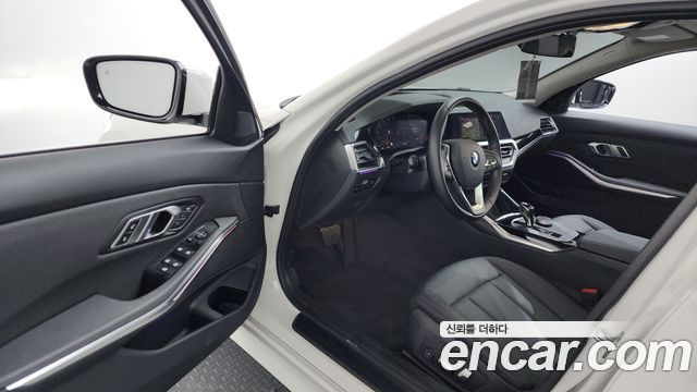 BMW 3-Series 320i