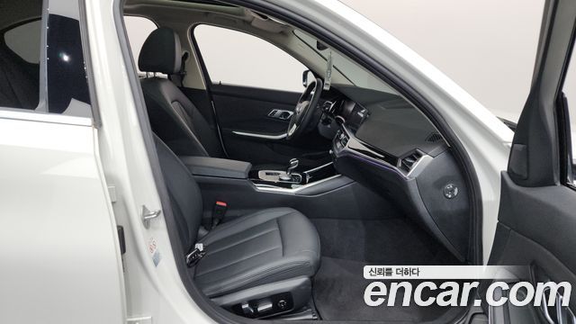 BMW 3-Series 320i