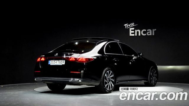 Mercedes-Benz E-Class E300 4MATIC Exclusive