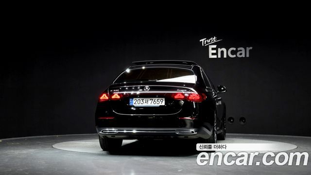Mercedes-Benz E-Class E300 4MATIC Exclusive