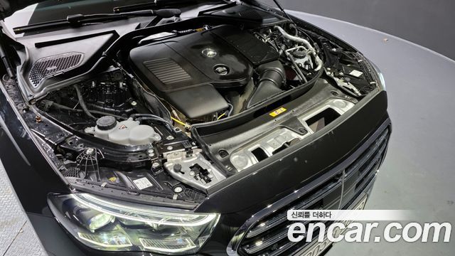 Mercedes-Benz E-Class E300 4MATIC Exclusive