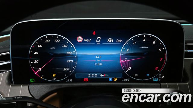 Mercedes-Benz E-Class E300 4MATIC Exclusive