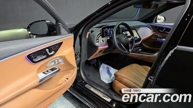 Mercedes-Benz E-Class E300 4MATIC Exclusive