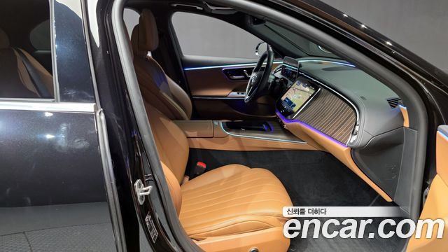 Mercedes-Benz E-Class E300 4MATIC Exclusive